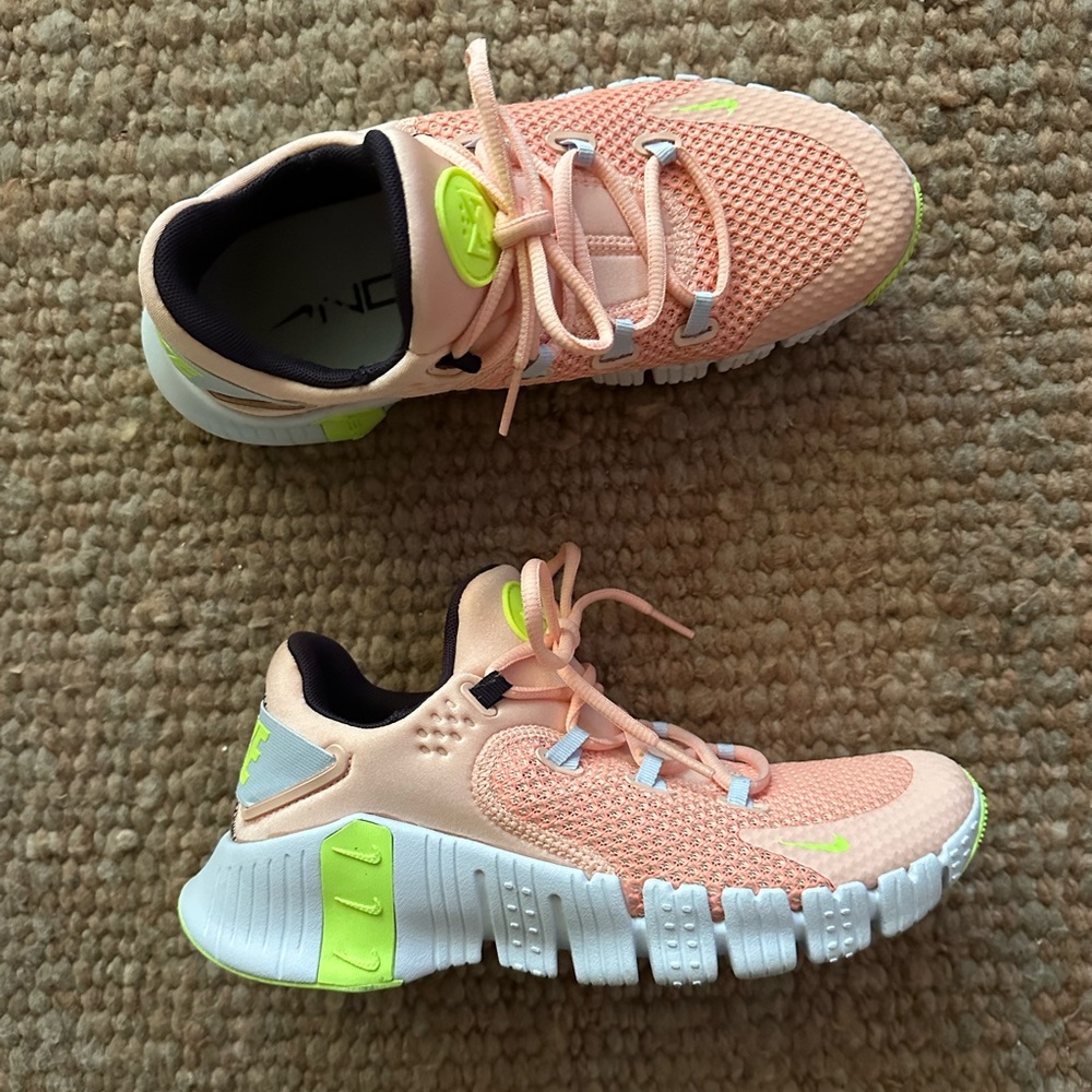 NIKE women’s metcon 4 arctic orange